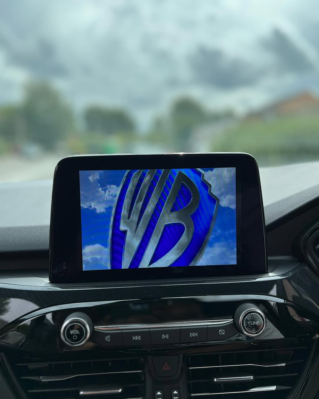 Caja AI de YouTube y Netflix para Mitsubishi